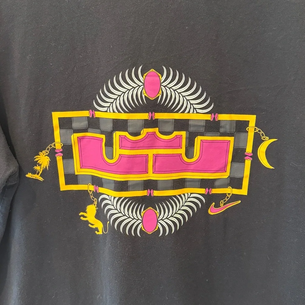 Nike LeBron James Black and Purple Graphic Men's Tee‎ Size Small